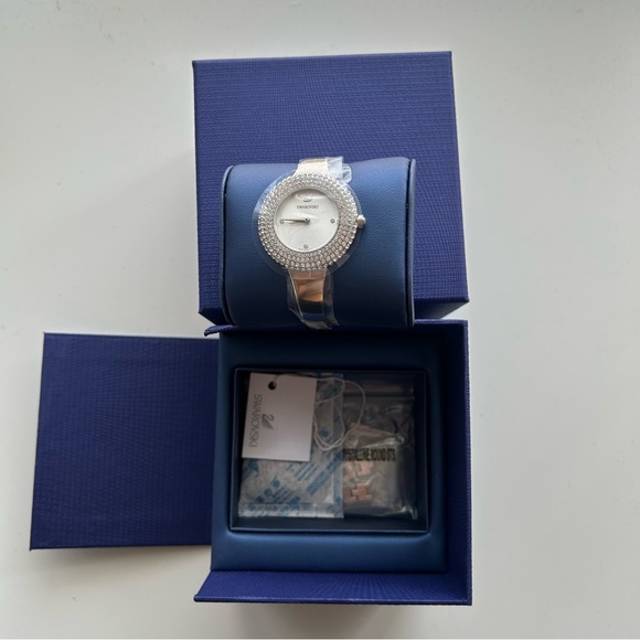 ✨NIB✨Swarovski Crystal Rose Watch - Picture 7 of 13